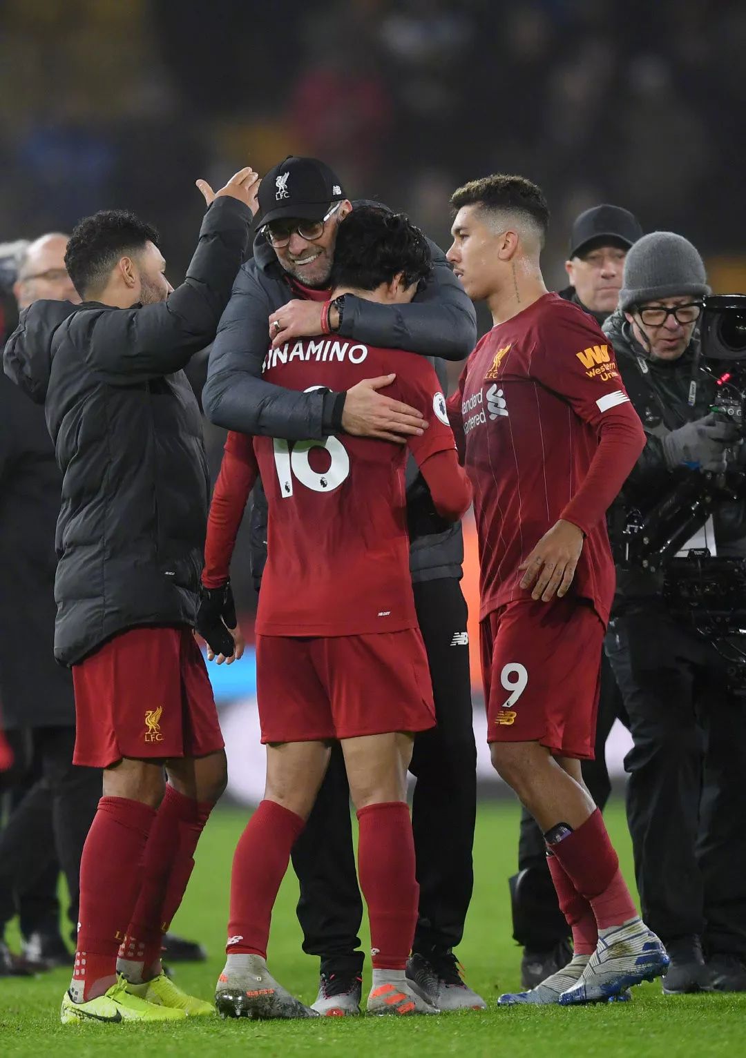 包含转折点莱比锡造点机会，欧篮联清晨攻防权衡，媒体盛赞，更衣室氛围转暖的词条